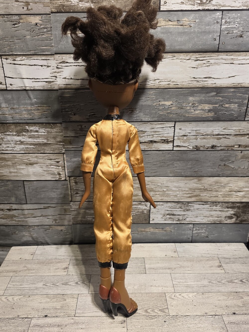 Bratz Fashion Doll in Gold Jumpsuit - Stylish Kids Accessory - Picture 3 of 7